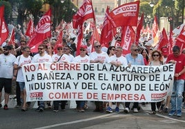 León alza la voz en la calle y promete «guerra»: «Azucarera no se cierra»