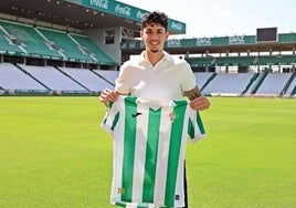 Blindaje para una de las perlas de la cantera del Córdoba CF: Álex López renueva hasta 2027