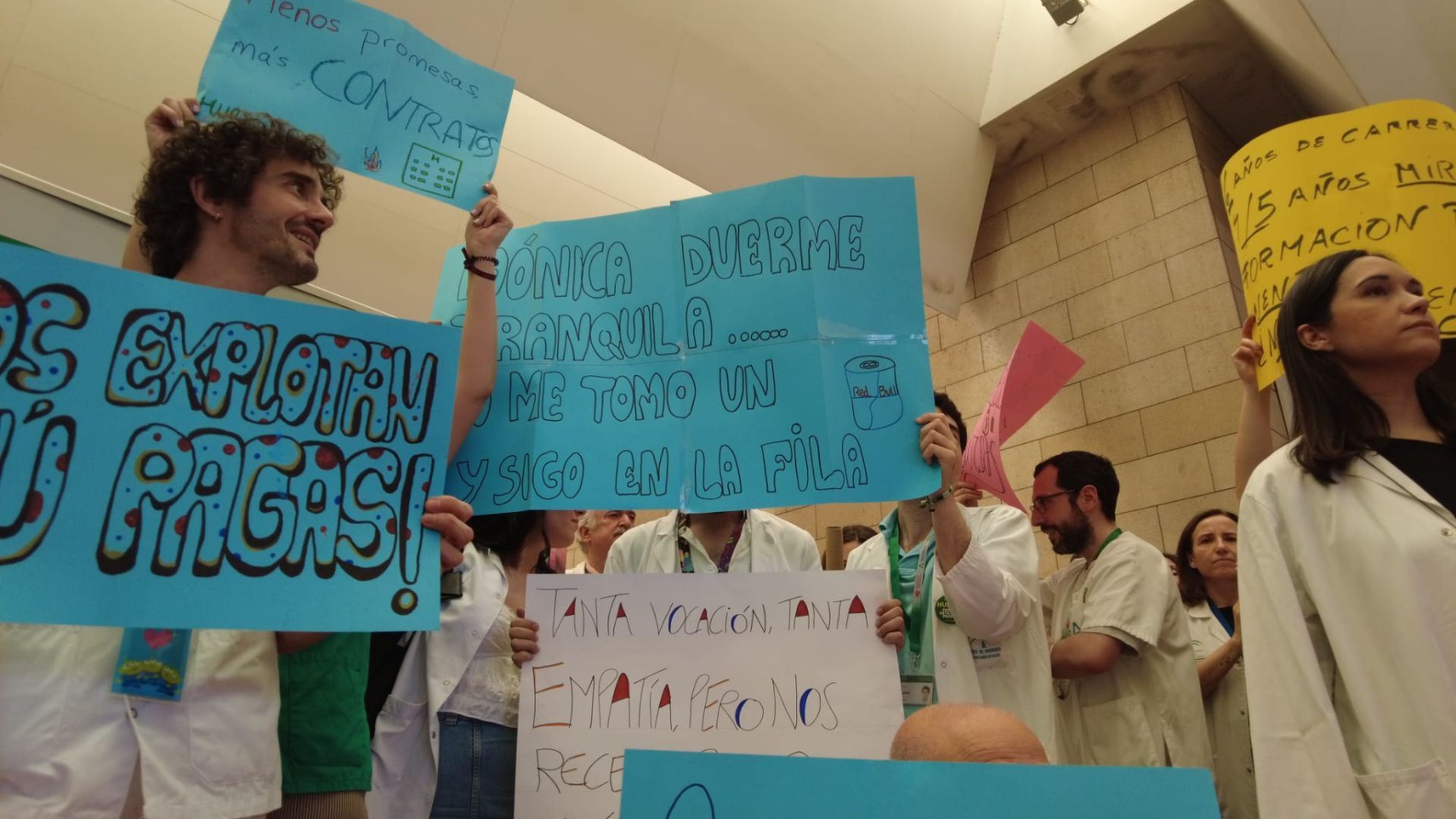 En imágenes, la concentración de médicos en el Hospital Reina Sofía de Córdoba