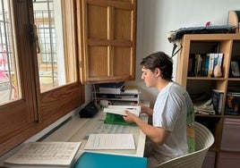 Un joven de Alicante que quiere estudiar diseño de moda logra la nota más alta de PAU 2025 en la Comunidad Valenciana