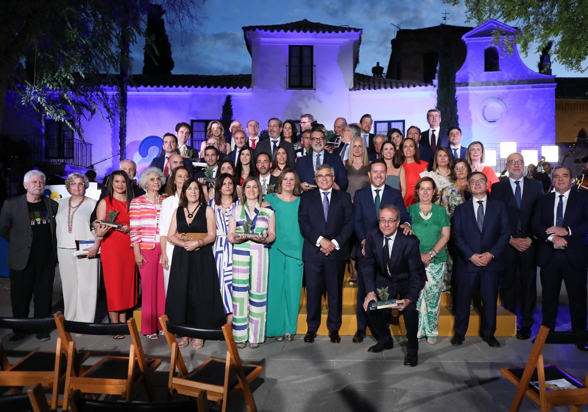 Foto de familia tras la entrega de premios de Fedeto