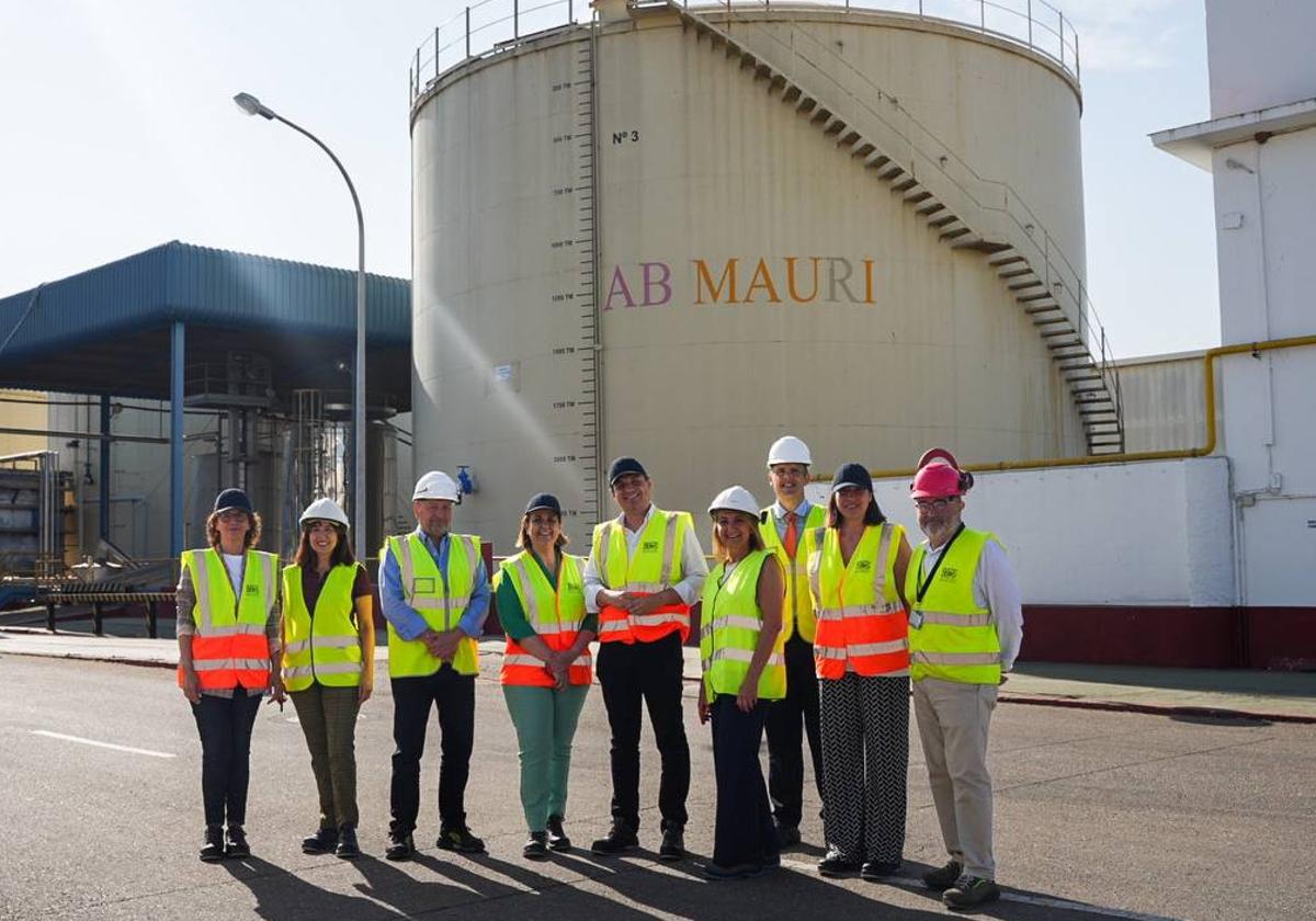 El alcalde, durante su visita a AB Mauri