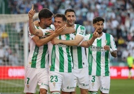 La base de la plantilla del Córdoba CF sigue, de momento, el patrón de la pasada temporada
