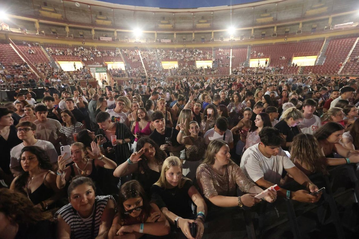 El animado concierto de Omar Montes en la plaza de toros Los Califas de Córdoba