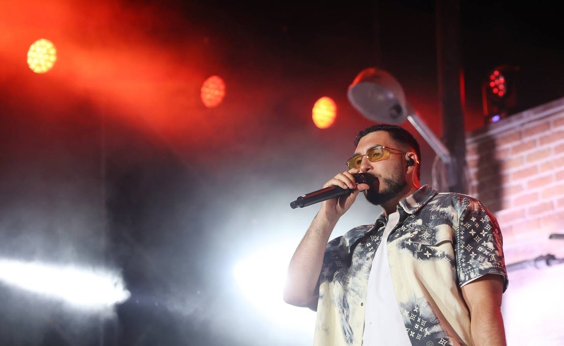 El animado concierto de Omar Montes en la plaza de toros Los Califas de Córdoba