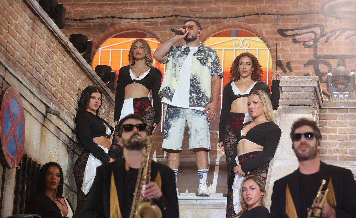 El animado concierto de Omar Montes en la plaza de toros Los Califas de Córdoba