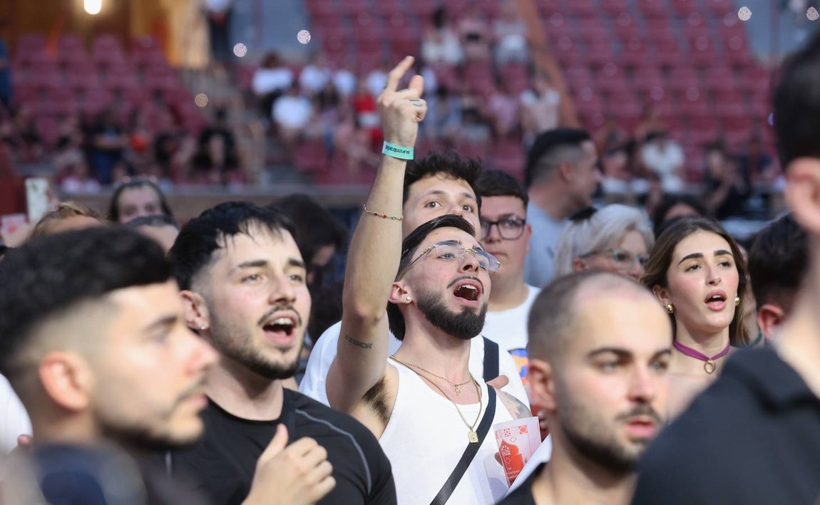 El animado concierto de Omar Montes en la plaza de toros Los Califas de Córdoba