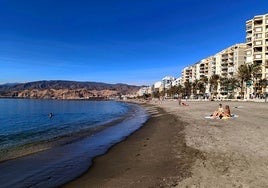 Condenado por masturbarse en una playa de Almería delante de varios menores