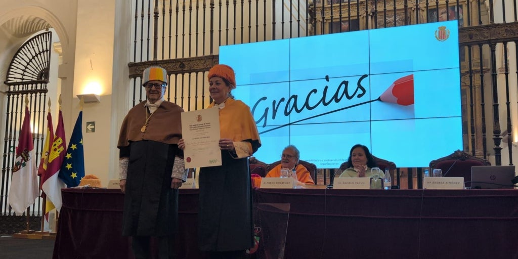 Ángela Jiménez, doctora de la UCLM: «Es un honor compartir sillón con 16 premios Nobel»