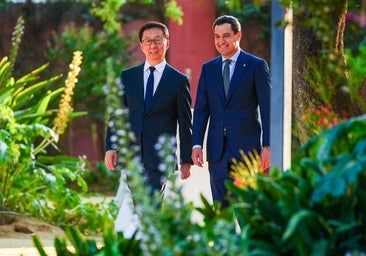 Juanma Moreno con el vicepresidente de China esta semana en San Telmo
