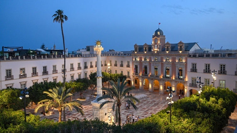 La Plaza Vieja de Almería estrena imagen tras 25 años de propuestas, retrasos y polémicas