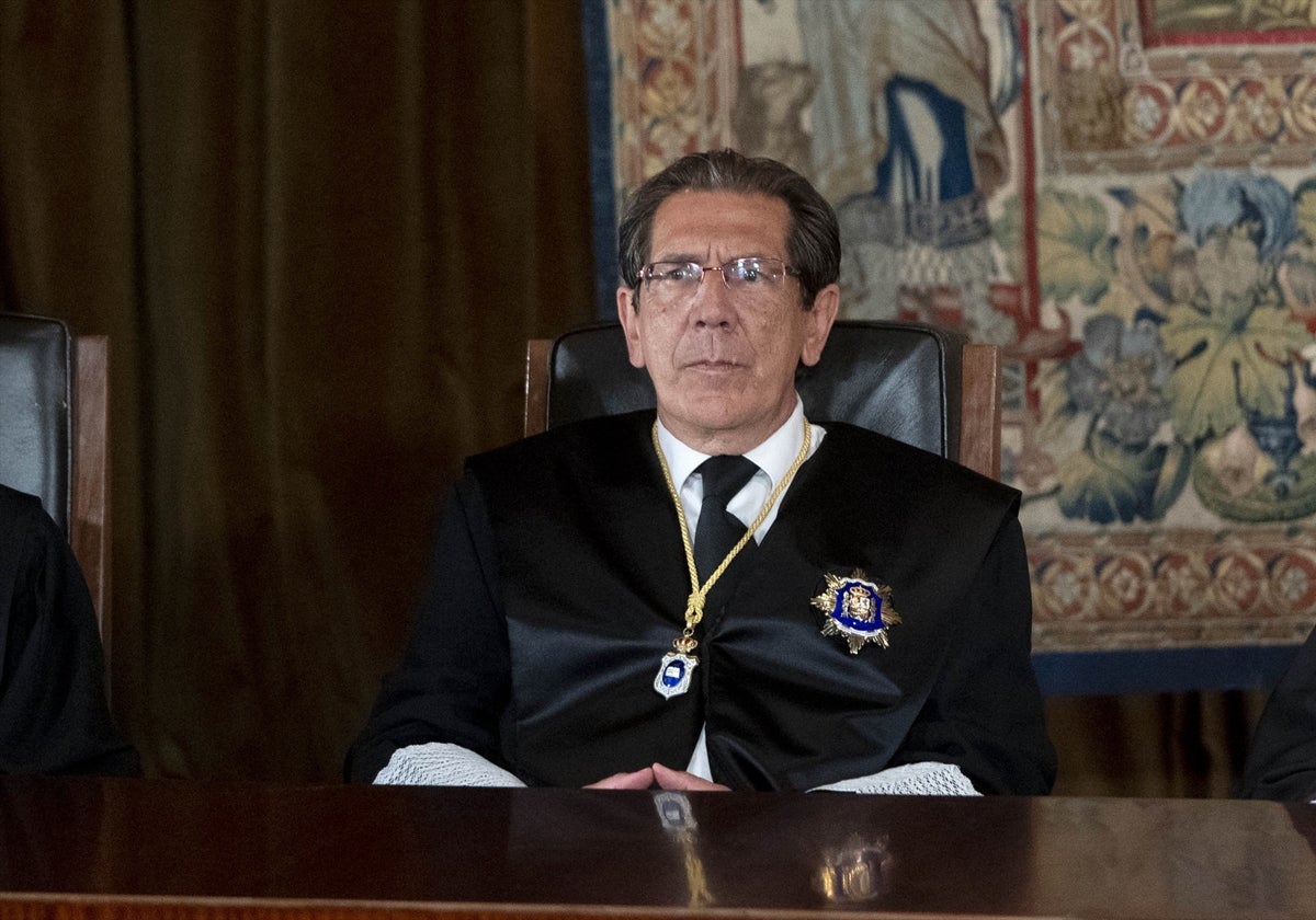 El magistrado del Tribunal Constitucional Enrique Arnaldo