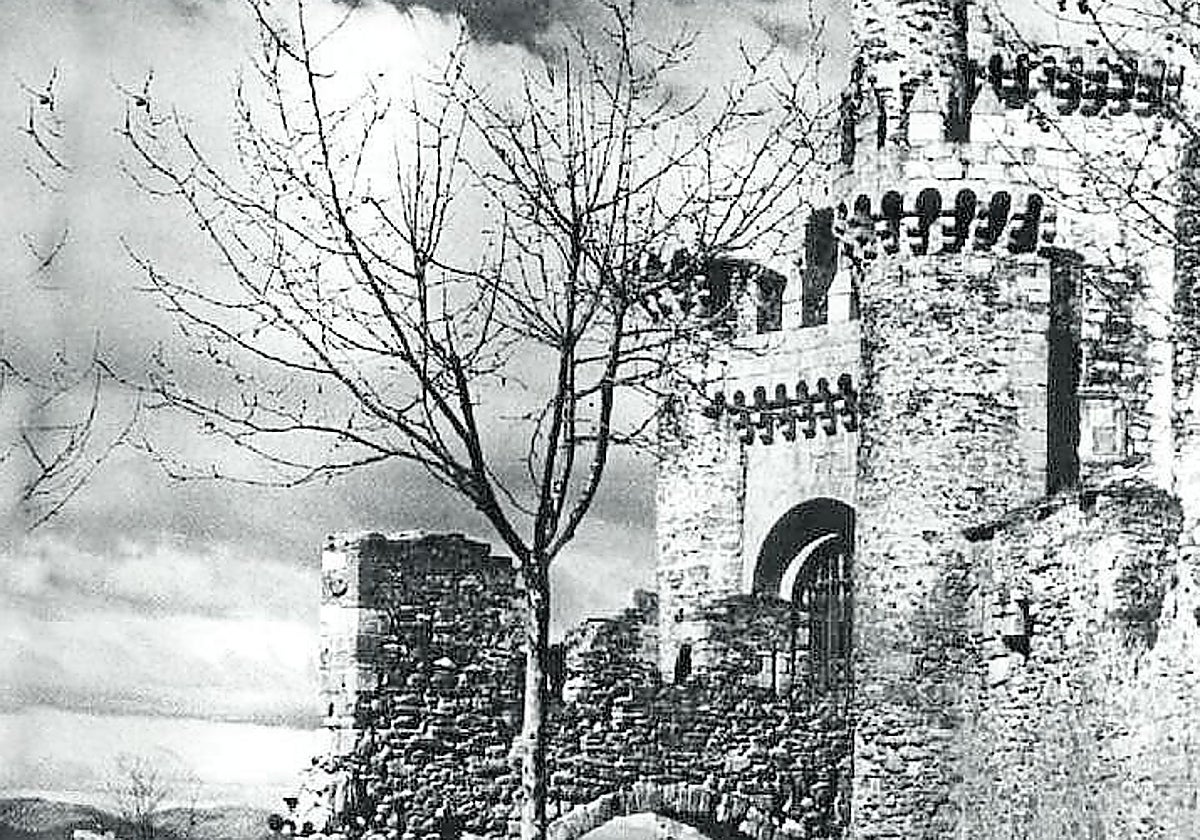 El Castillo de Ponferrada fue erigido en el siglo XII