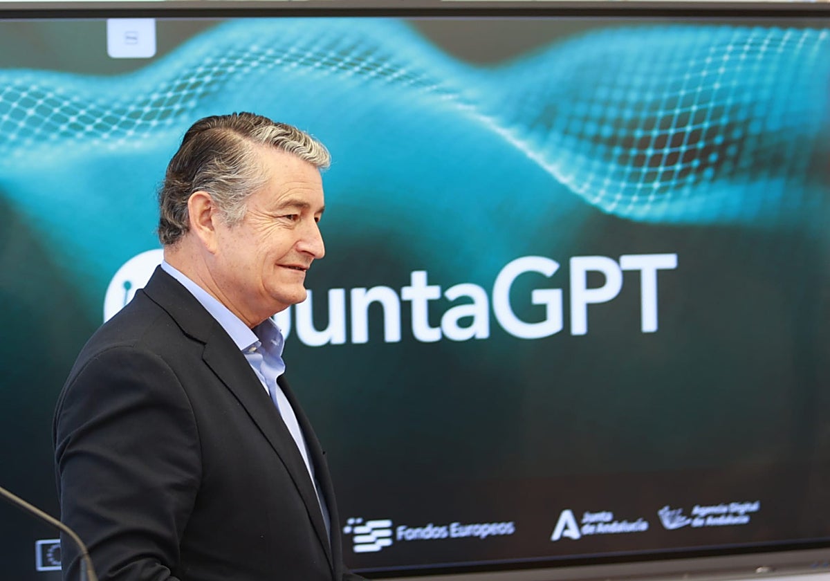 Antonio Sanz, consejero de la Presidencia, Interior, Diálogo Social y Simplificación Administrativa, hoy en la presentación de JuntaGPT en Cádiz