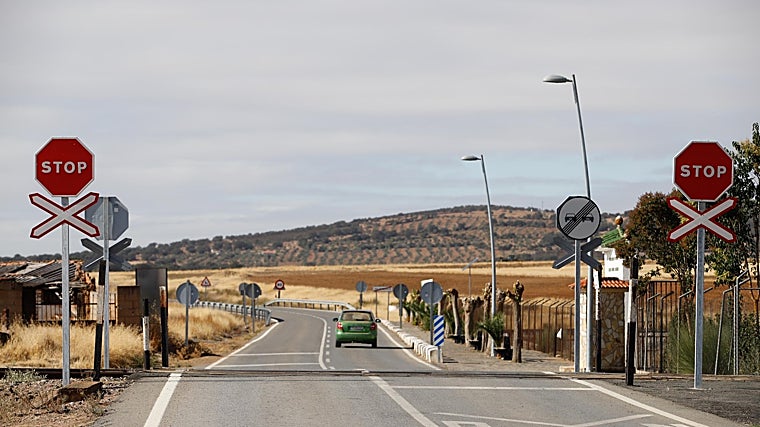 Paso a nivel en la localidad del Valle del Guadiato