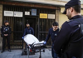 Quién mató al canónigo emérito de la catedral de Valencia: el fiscal apunta a un segundo autor no identificado