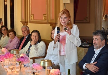 Carmen Cervera recibe la medalla de oro del Círculo del Liceo