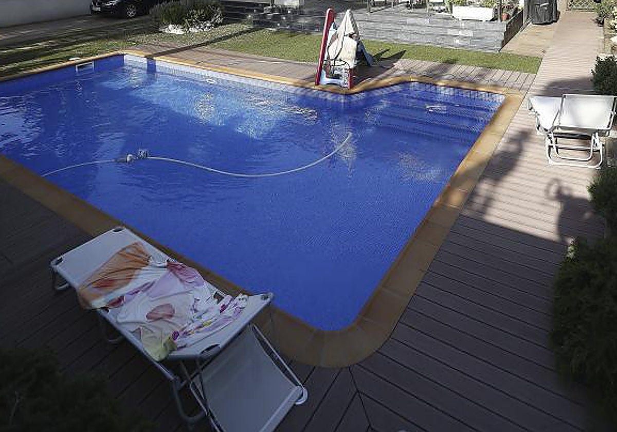 Imagen de archivo de una piscina privada