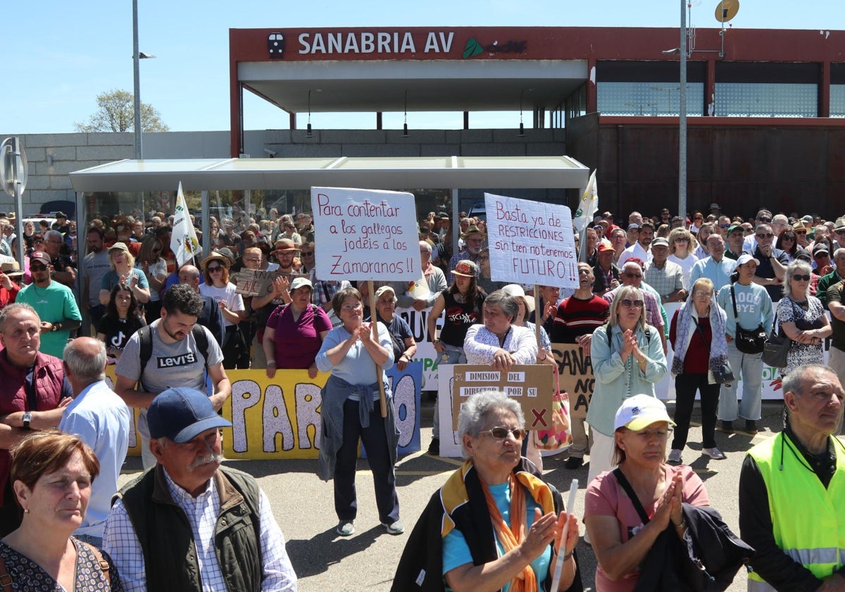 Protesta por la supresión de las paradas del AVE a su paso por la provincia de Zamora