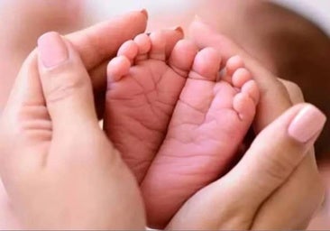 La natalidad sigue cayendo y suben un 37,5% las madres de 45 años y más