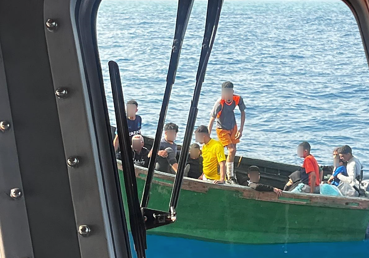 Cayuco localizado al sur de Gran Canaria esta tarde de miércoles