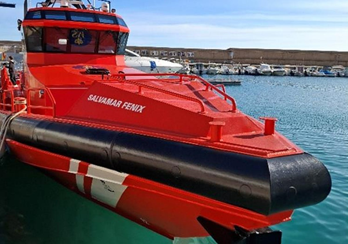 Imagen difundida por Salvamento Marítimo en sus redes sobre el rescate de una patera en aguas de Alicante, este miércoles