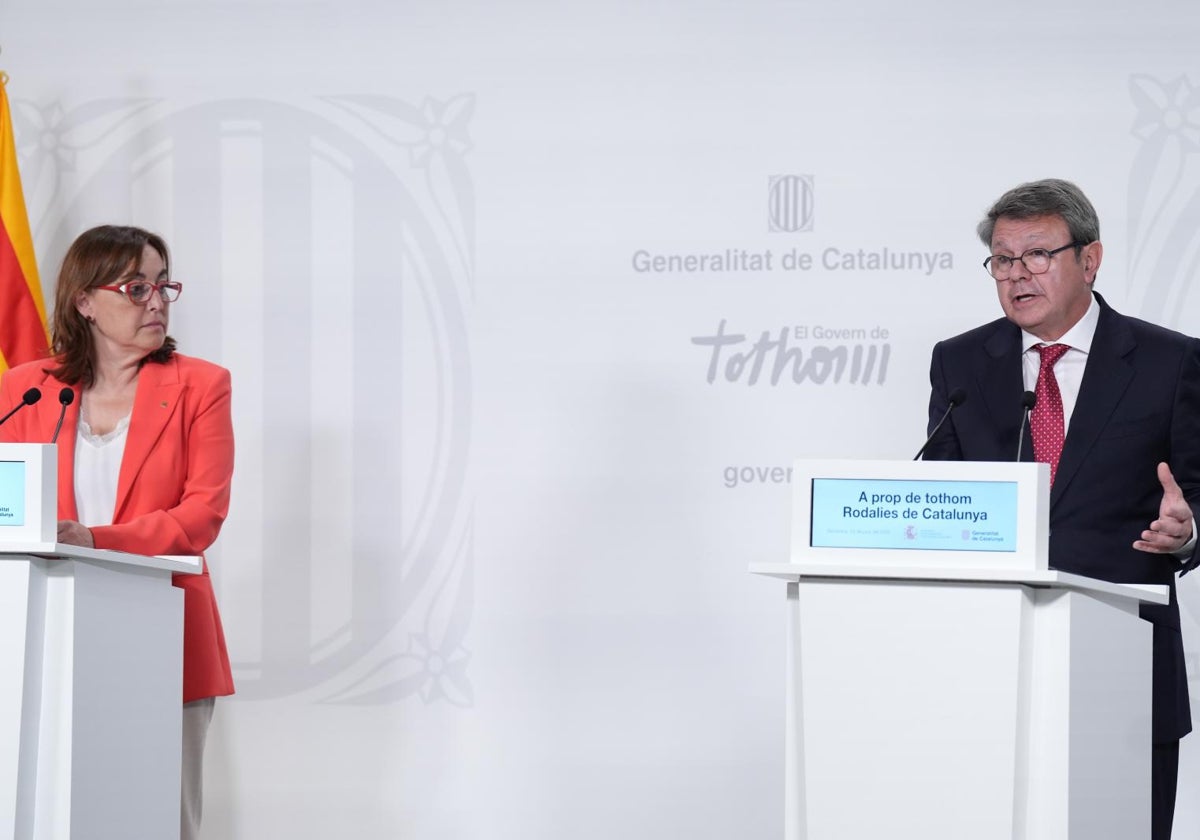 La portavoz del Govern y consejera de Territorio, Vivienda y Transición Ecológica de la Generalitat, Sílvia Paneque y el secretariode Estado de Transporte