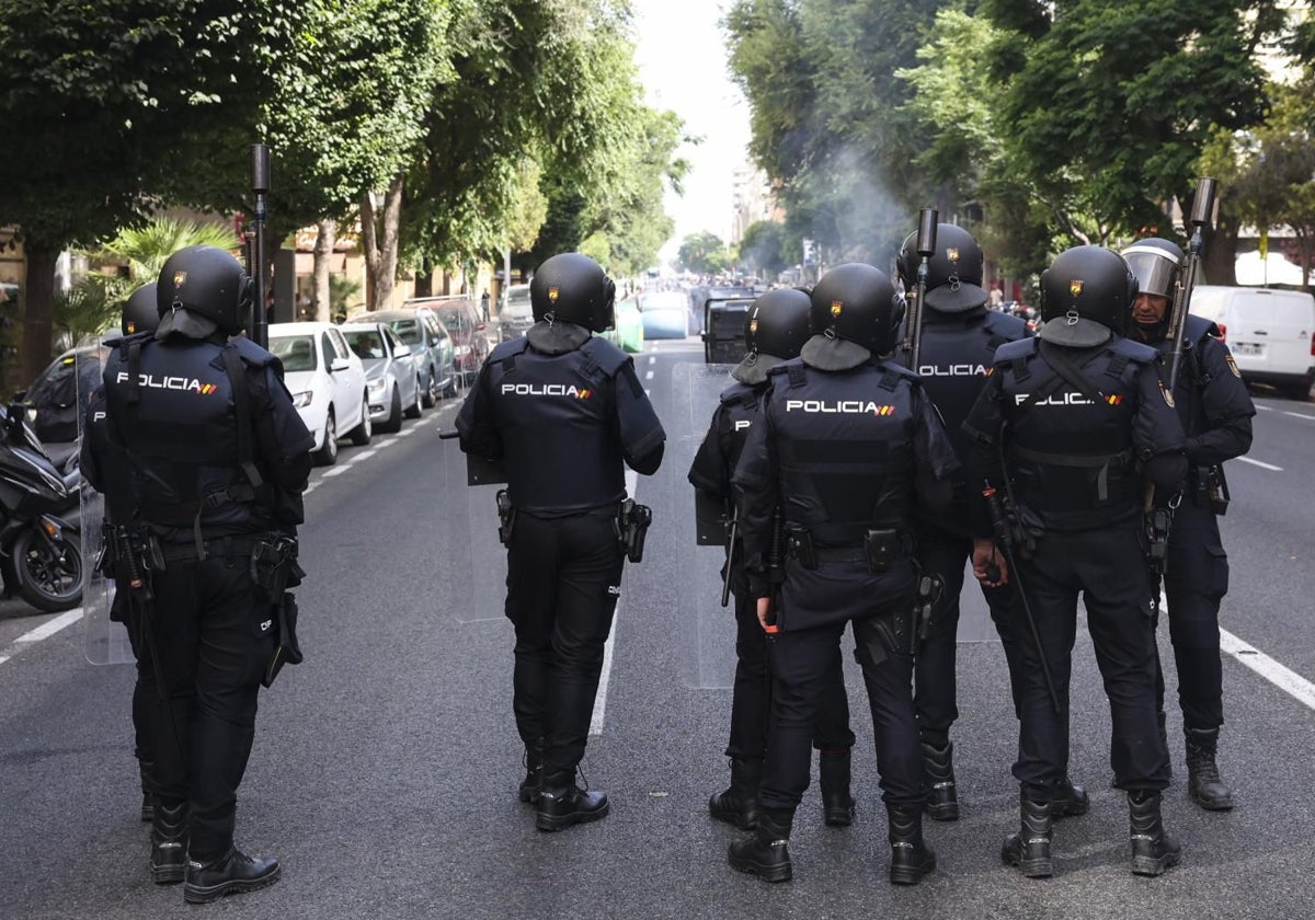Corte de calles y despliegue policial en Cádiz por la huelga del metal