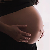 La Fiscalía pide 15 años de prisión al hombre que violó a su hijastra menor de edad dejándola embarazada