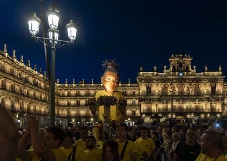 Imagen secundaria 1 - Luz, danza aérea y una marioneta gigante para inaugurar el Facyl