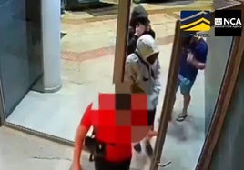 Cinco detenidos por asaltar un furgón policial en Ibiza en plena calle y liberar a un preso británico