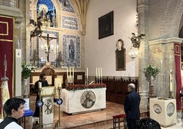 El obispo Jesús Fernández visita a la Virgen de la Fuensanta, copatrona de Córdoba