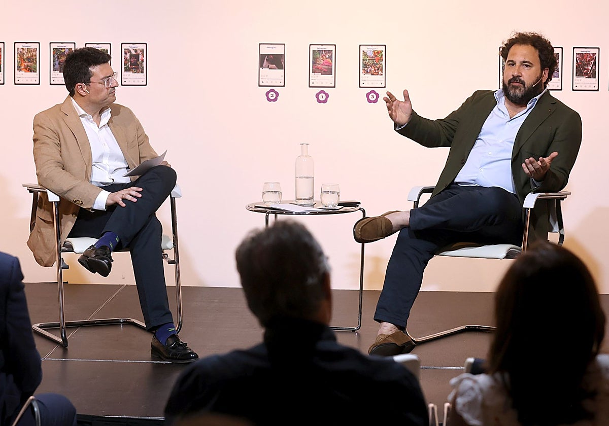 José F. Peláez, con Francisco J. Poyato, durante su intervención en Córdoba