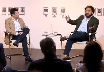 José F. Peláez, con Francisco J. Poyato, durante su intervención en Córdoba