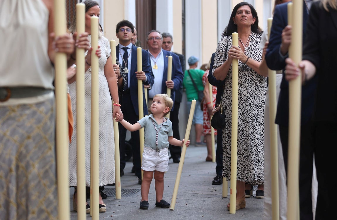 La procesión del Santísimo desde San Nicolás por las calles de Córdoba, en imágenes