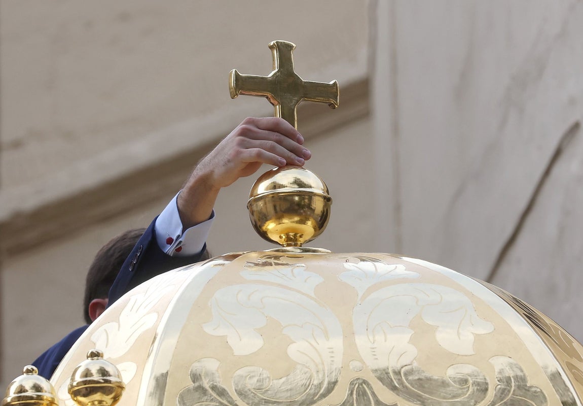La procesión del Santísimo desde San Nicolás por las calles de Córdoba, en imágenes