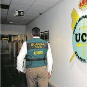Un agente de la Unidad Central Operativa (UCO) en sus instalaciones