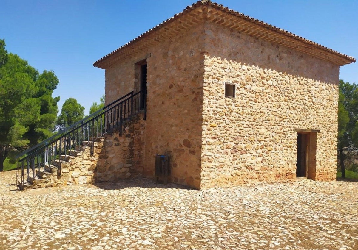 Exterior del pozo de nieve de Villajos, una nevera del siglo XVIII
