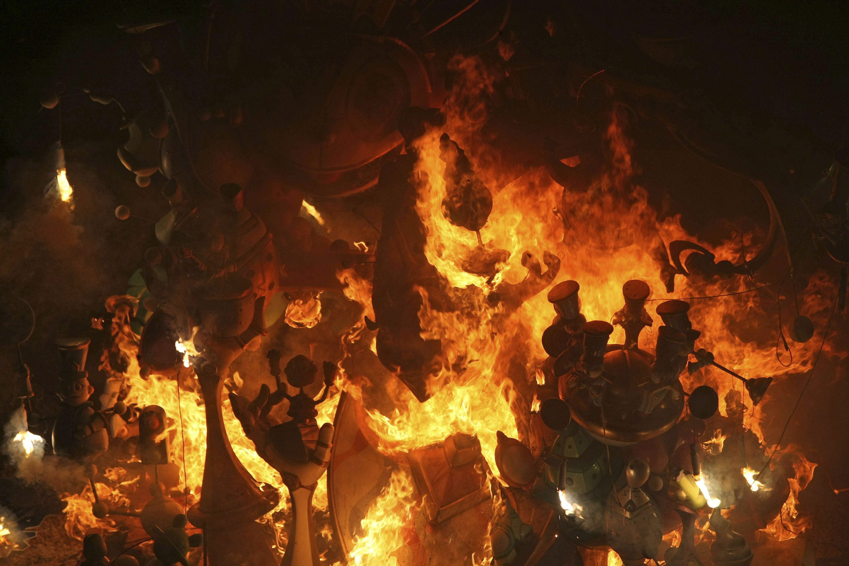 Image principale - Feux de joie de la Saint-Jean à Alicante 2025 : à quoi ressemblent les feux de joie de catégorie spéciale, où ils se trouvent et qui sont leurs artistes.