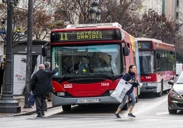 Los vecinos tumban el carril bus de una gran avenida en Valencia: «Eliminaba la mitad de paradas y 500 aparcamientos»