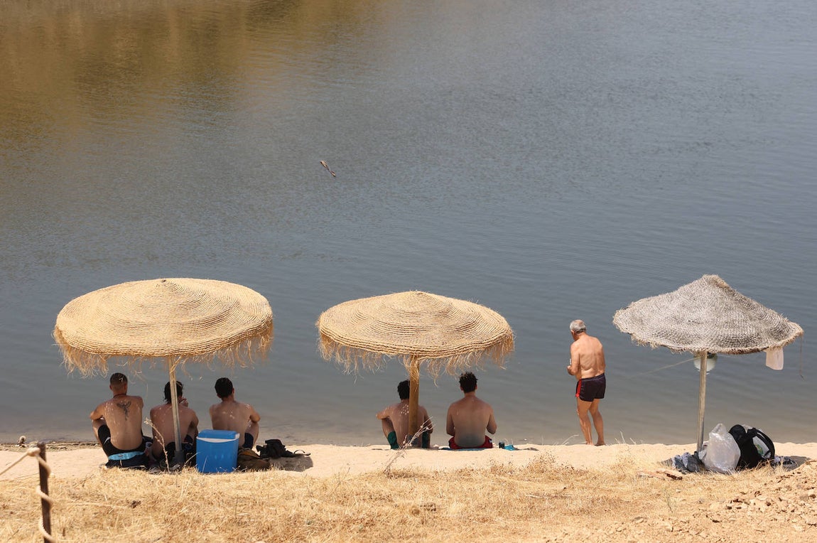 La playa de la Breña en Almodóvar, en imágenes