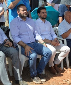 Imagen secundaria 2 - Representantes públicos han acompañado a los vecinos de La Nava en el acto religioso