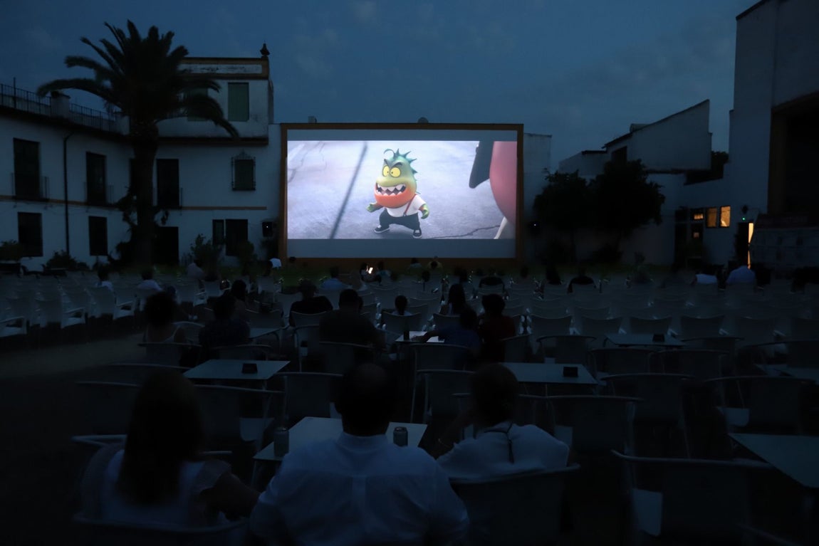 El inicio de la temporada de cines de verano en Córdoba, en imágenes