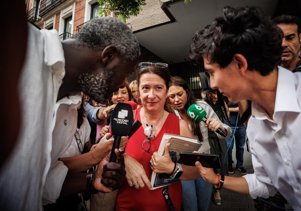 Leire Díez, la 'fontanera' del PSOE, tras salir de la sede estatal del PSOE en Madrid el pasado 3 de junio