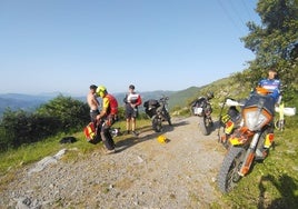 Rescatan en helicóptero a un joven motociclista valenciano por un golpe de calor en Cantabria