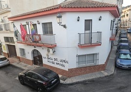 Vandalizan la sede del PSOE de Alhaurín de la Torre: «La casa del ladrón. Sánchez dimisión»