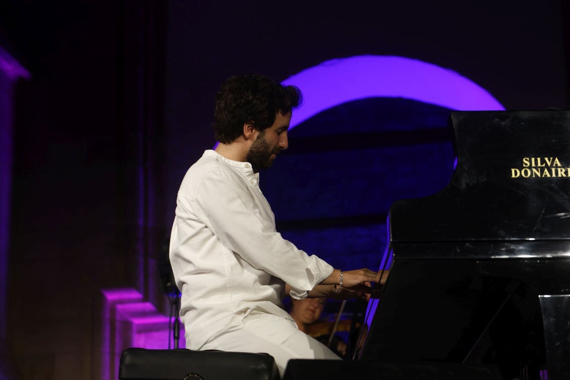 El Pele y Chico Pérez deslumbran con su talento en la Noche Blanca del Flamenco en Córdoba, en imágenes