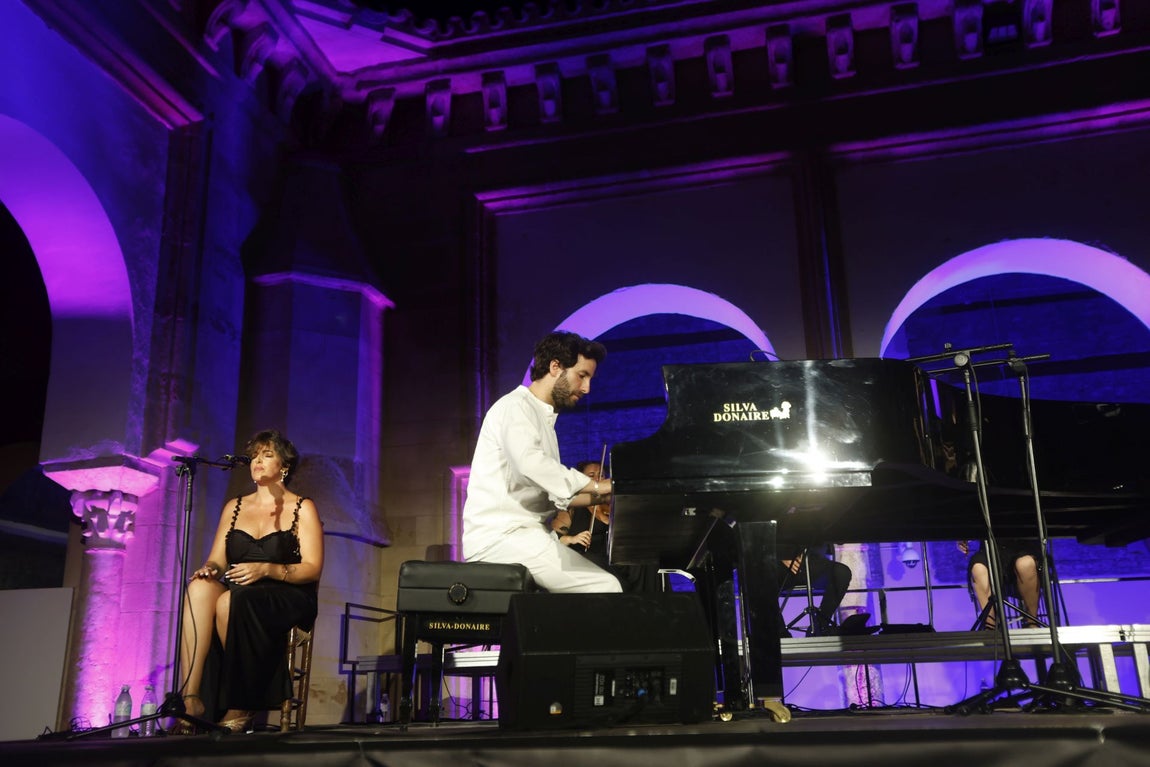 El Pele y Chico Pérez deslumbran con su talento en la Noche Blanca del Flamenco en Córdoba, en imágenes