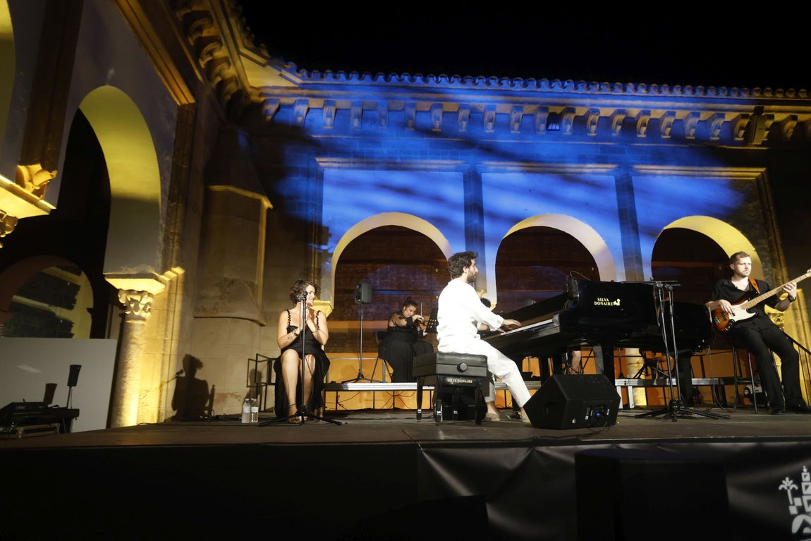 El Pele y Chico Pérez deslumbran con su talento en la Noche Blanca del Flamenco en Córdoba, en imágenes