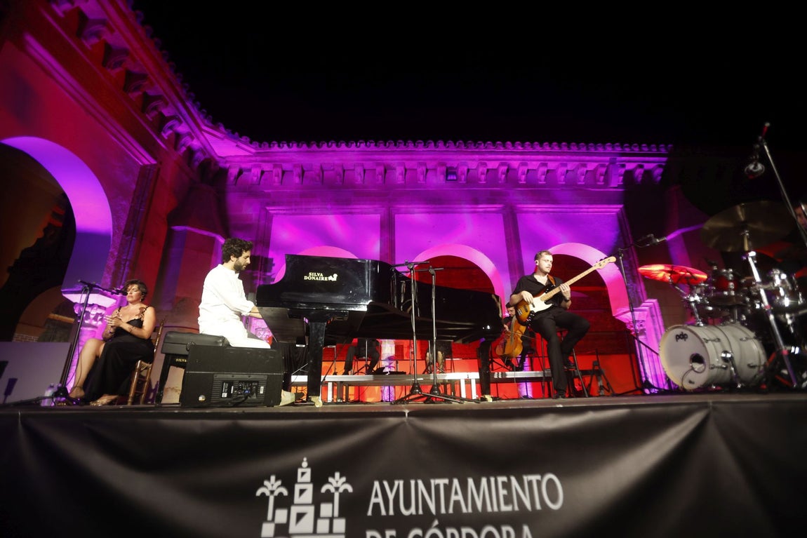 El Pele y Chico Pérez deslumbran con su talento en la Noche Blanca del Flamenco en Córdoba, en imágenes
